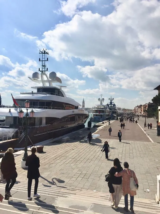 Monolocale La Corte Biennale 베니스 아파트